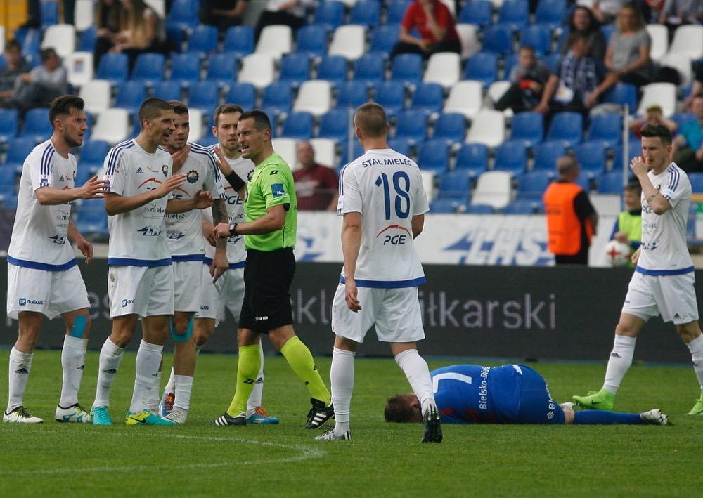 Boris Milekić (na zdjęciu drugi od lewej) według Katowickiego Sportu ma przebywać w Polsce nielegalnie.