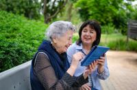 Kto może zostać opiekunem osób starszych za granicą?