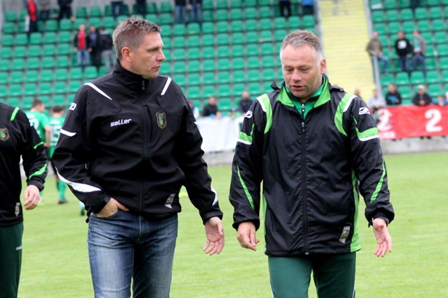 Andrzej Kasiak (na zdjęciu z prawej, obok Jaromir Wieprzęć) najprawdopodobniej poprowadzi Stal Stalowa Wola w nadchodzącej rundzie rozgrywek 2 ligi.