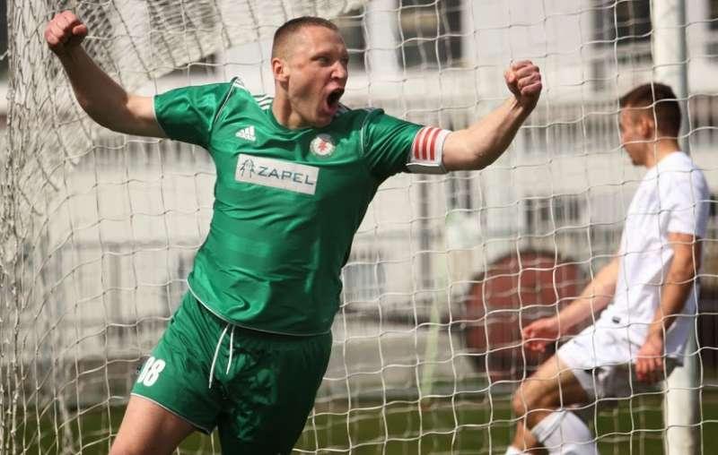Jedną z bramek dla Izolatora w Lubartowie strzelił Bartosz Karwat (fot. Bartosz Kabala / zksizolator.eu)
