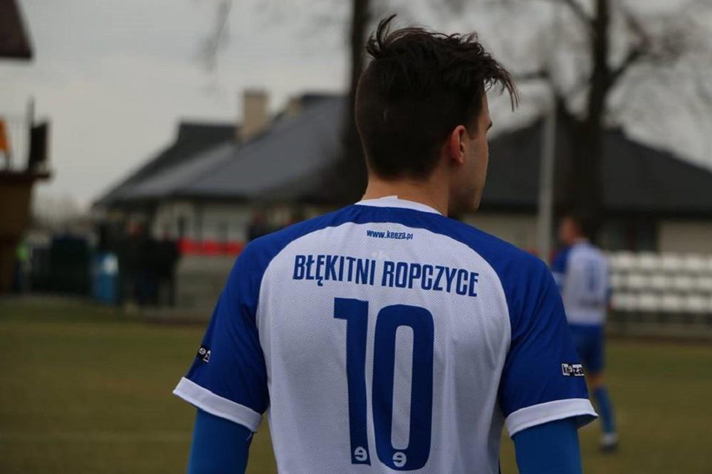 Błękitni Ropczyce ulegli na własnym boisku Wisłokowi Wiśniowa 0-1. (fot. Natala Styś)