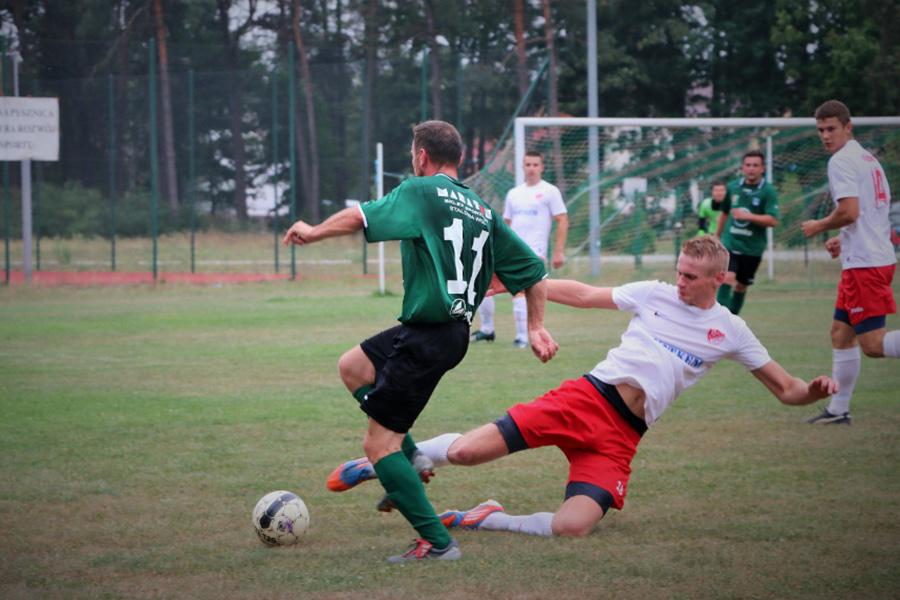 Bukowa Jastkowice (zielono-czarne stroje) przegrała w Niechobrzu 1-3 (fot. archiwum)