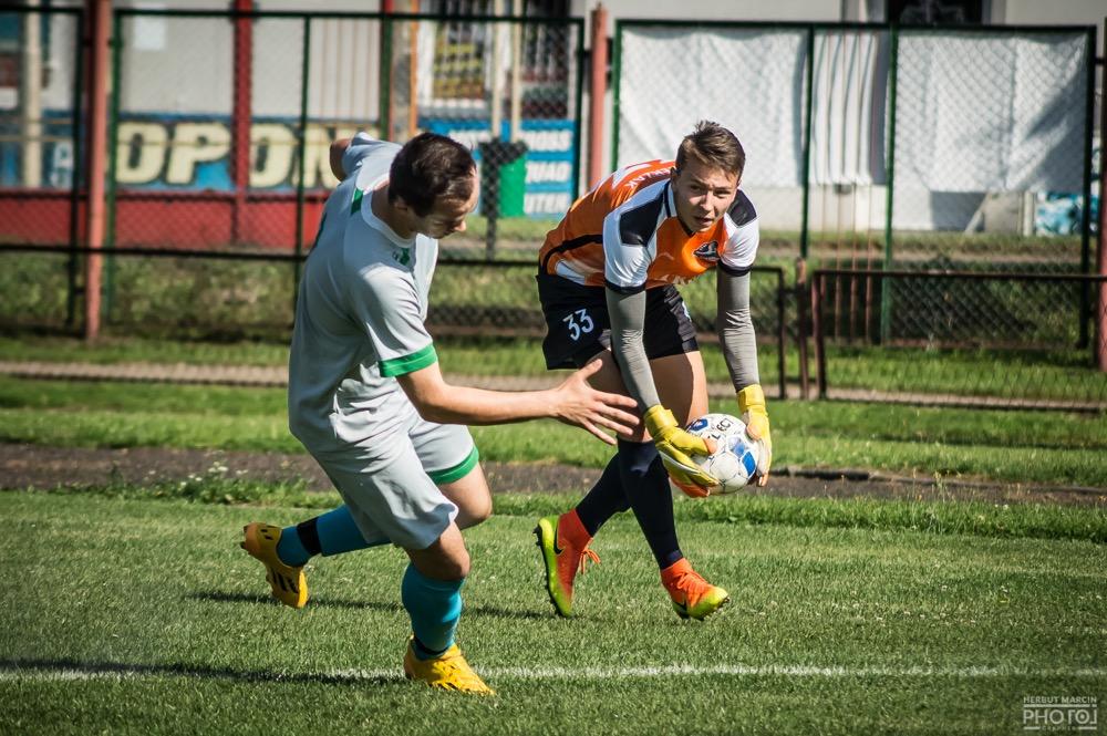 Marcin Wieczerzak (z piłką) wystąpił w kilku ostatnich meczach sparingowych Stali Rzeszów (fot. Marcin Herbut)