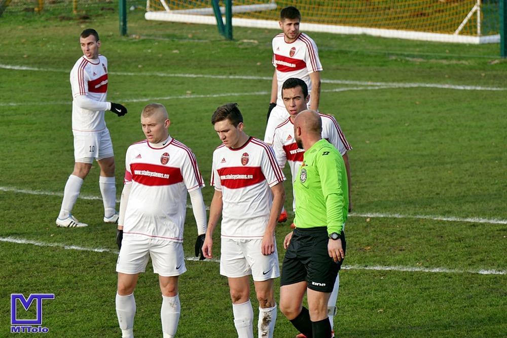 Krzysztof Pietluch (drugi z lewej) kolejny raz miał spory udział w wygranej Wólczanki (fot. Mieczysław Turczyn / archiwum))