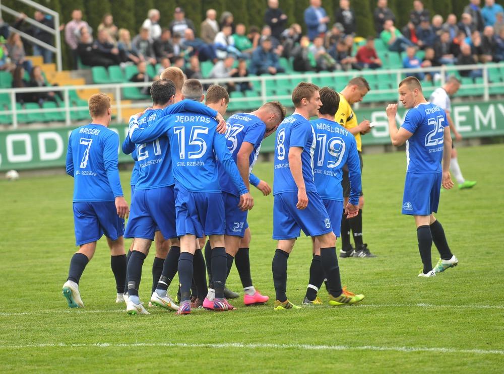 Piłkarze Stali Rzeszów dostali licencję na grę w 3 lidze gr. IV w sezonie 2016/2017.