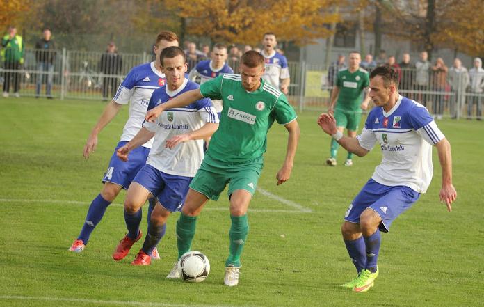 W rundzie jesiennej w Boguchwale Izolator zremisował z Tomasovią 0-0. W sobotę w Tomaszowie Lubelski też bramki nie padły (fot. zksizolator.eu)
