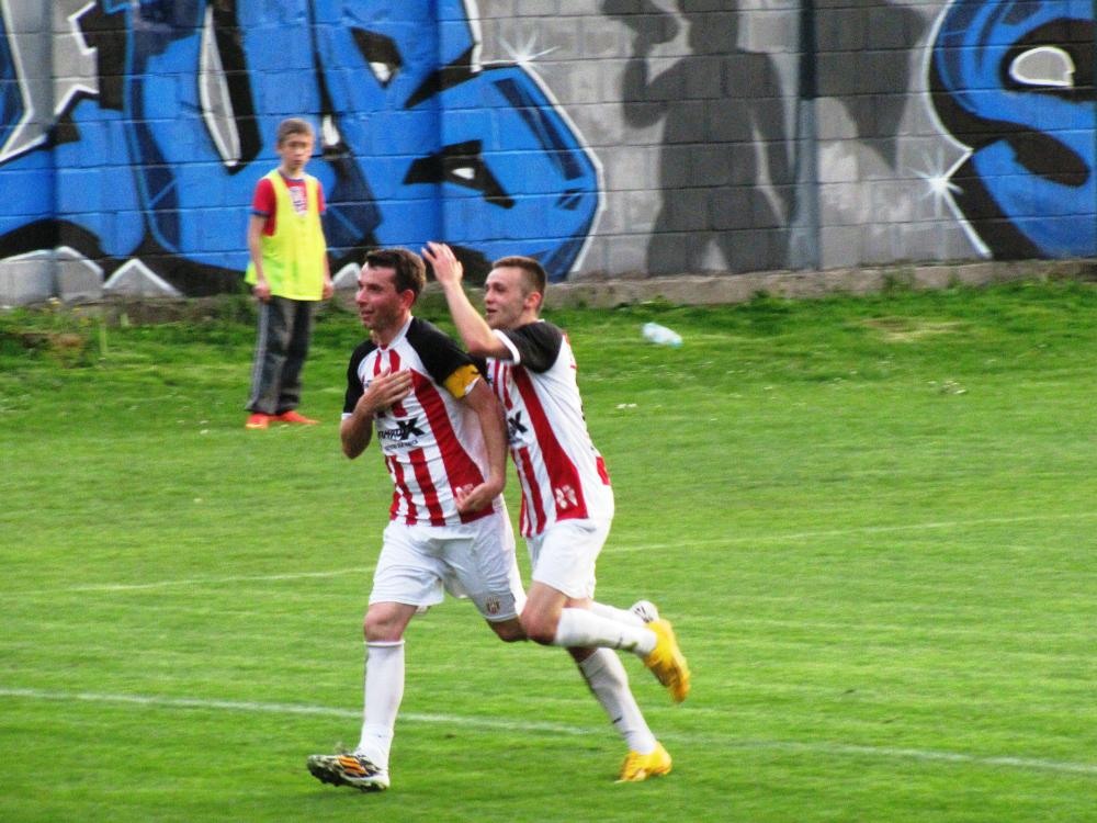 Piotr Szkolnik (z lewej) strzelił dzisiaj bramkę dla Resovii, ale to nie wystarczyło (fot. Jakub Kwiecień)