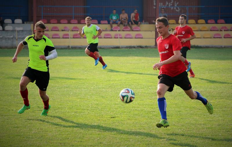 Ks Wiązownica (czerwone koszulki) pokonała KS Szówsko 1-0 (fot. Natalia Styś)