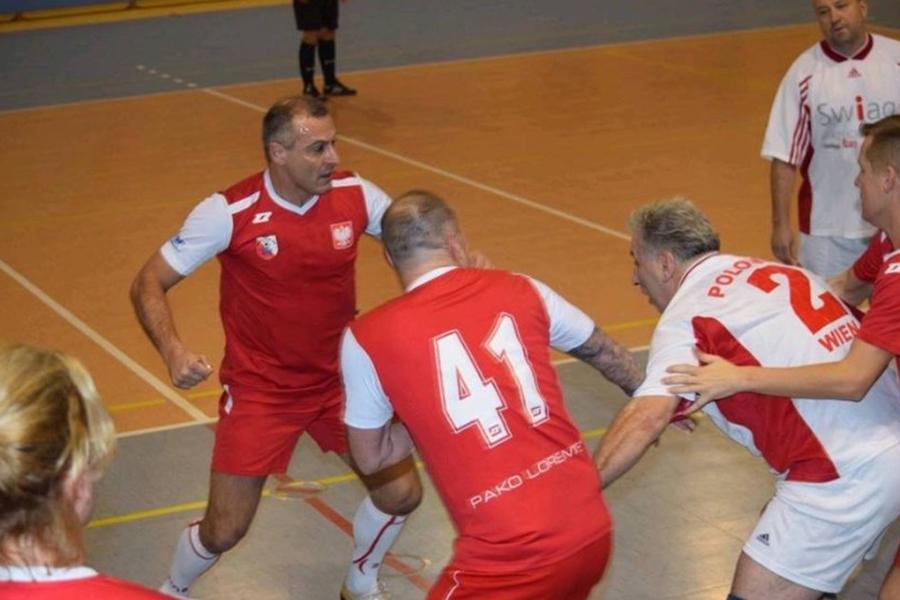Piotr Świerczewski (na zdjęciu z lewej) uderzył jednego z trenerów podczas turnieju w Dębicy. Sprawę bada policja.