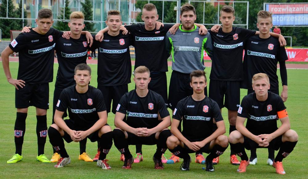 Szpakowski już w barwach Resovii (pierwszy z prawej w górnym rzędzie) przed meczem z Legią (fot. facebook.com / Razem w CLJ)