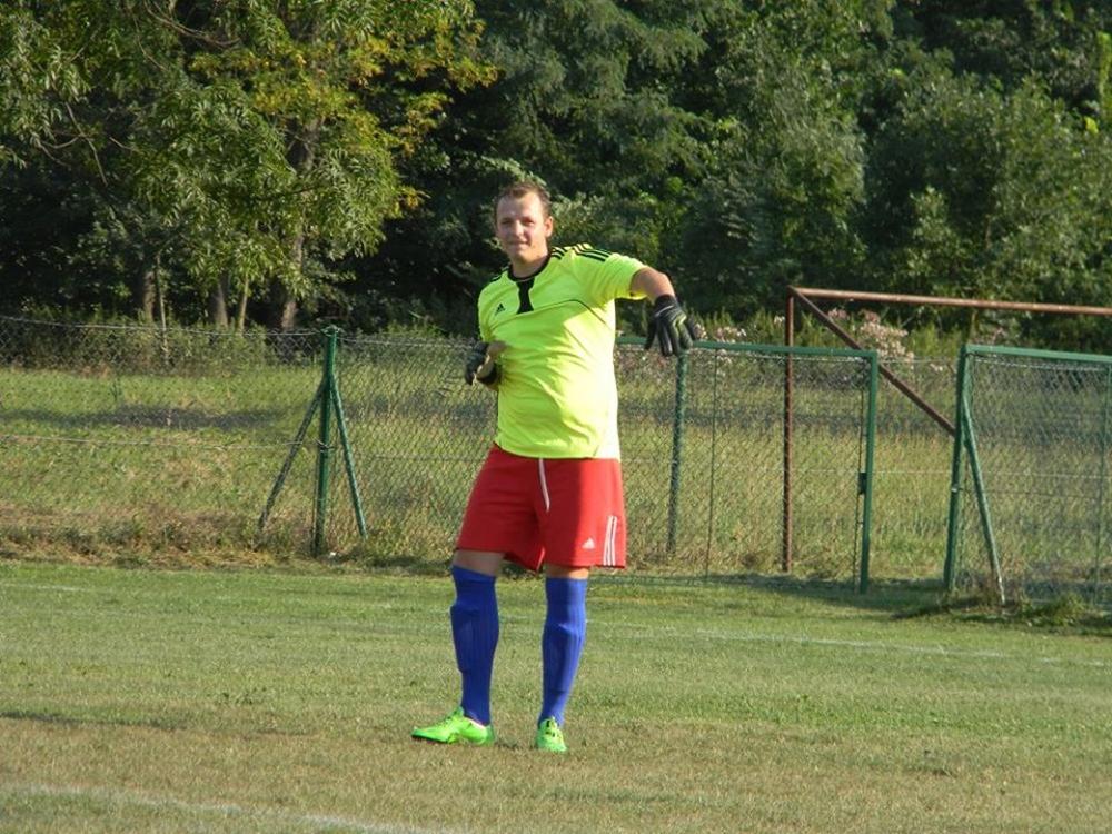 Paweł Lorenc to uniwersalny gracz. Gdy KS Dzikowiec miał kłopoty kadrowe, występował nawet na pozycji bramkarza (fot. facebook Wilgi Widełka)