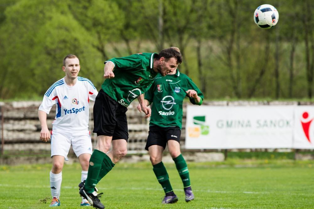 Bukowa (na zielono-czarno) odniosła siódme zwycięstwo w lidze (fot. Krzysztof Lubomski / archiwum)