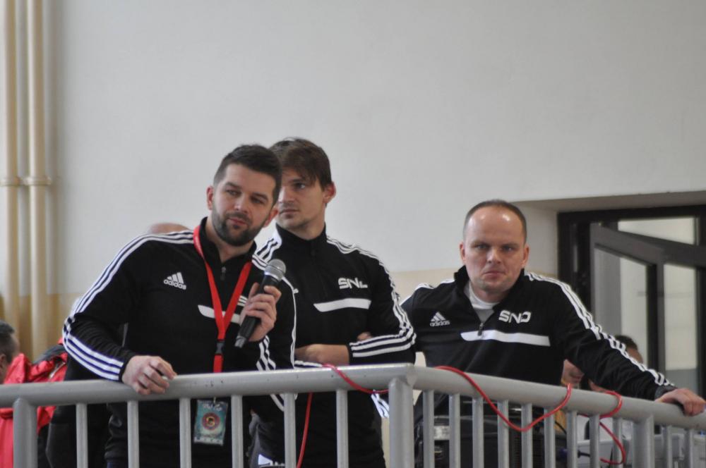 Stal szuka nowych graczy. Pierwszy z lewej prezes Damian Diektiarenko, obok jego bracia Tomasz i Aleksander (fot. stalnowadeba.pl)