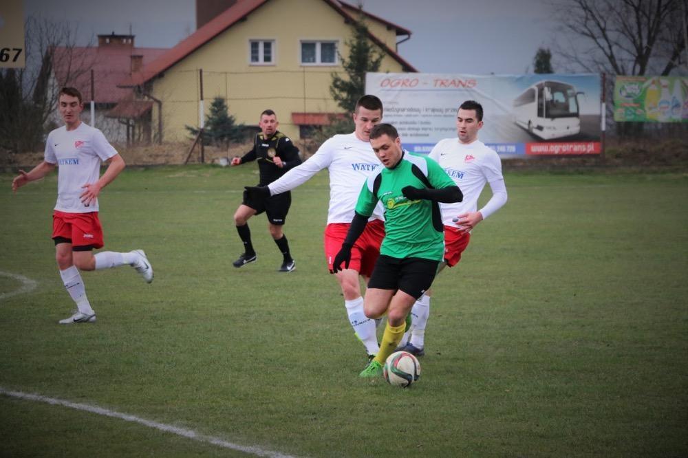 Tomasz Barycza (z piłką) zdobył dwa gole w sparingu z Tarnovią (fot. Natalia Styś / archiwum)