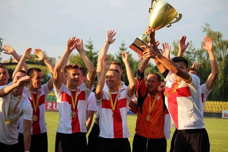 Resovia najpierw wygrała ligę, a teraz sięgnęła po wojewódzki Puchar Polski (fot. Radosław Kuśmierz)