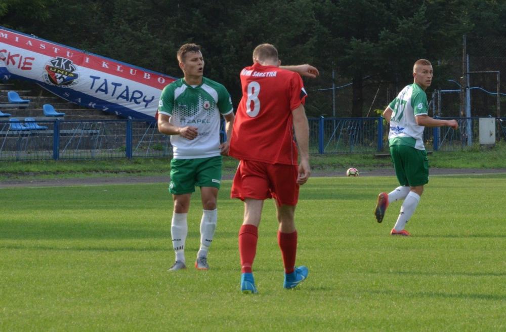 Kamil Rębisz (na zdjęciu po lewej) długo nie czekał na swoją pierwszą bramkę w nowych barwach