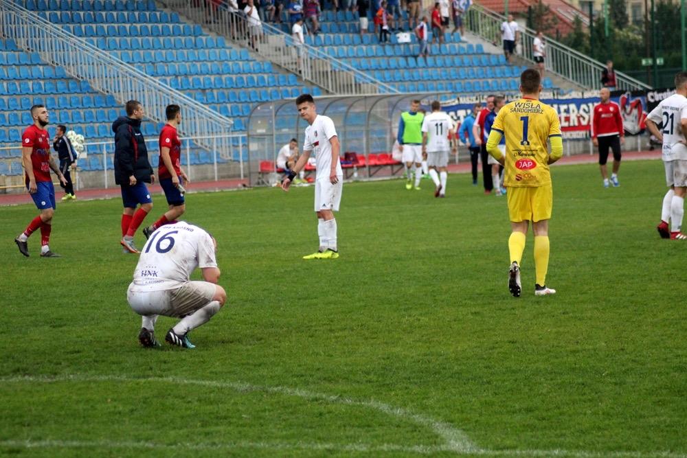 Piłkarze Karpat Krosno doznali kolejnej ligowej porażki (fot. Radosław Kuśmierz / archiwum)