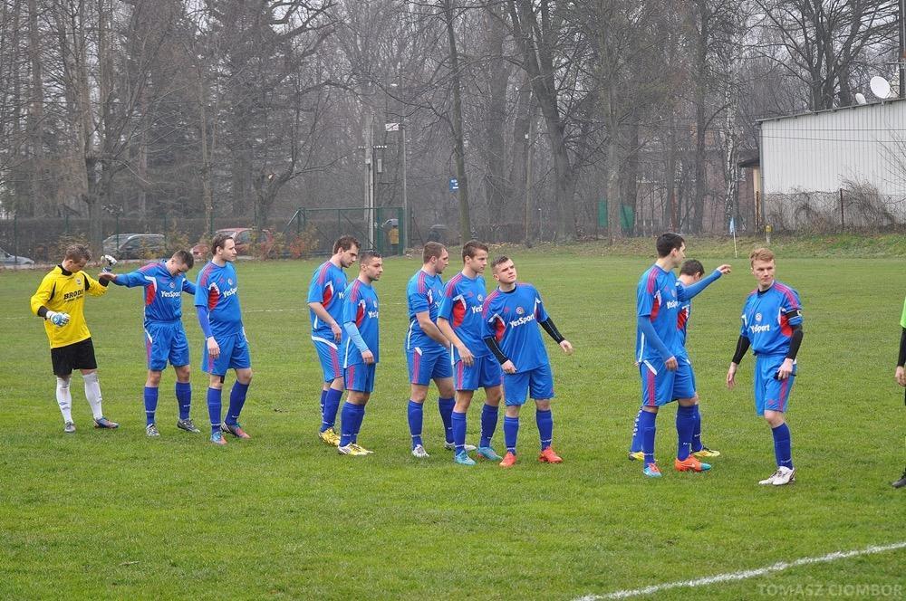 Piłkarze Wisłoka Strzyżów na inaugurację ligowej wiosne będą musieli jeszcze poczekać (fot. Tomasz Ciombor)
