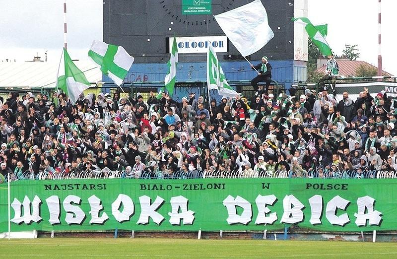 Fani Wisłoki Dębica nie poddają się i zapowiadają regularne zbiórki pieniędzy na rzecz pomocy klubowi. Cel to minimum 10 tys. złotych miesięcznie.
