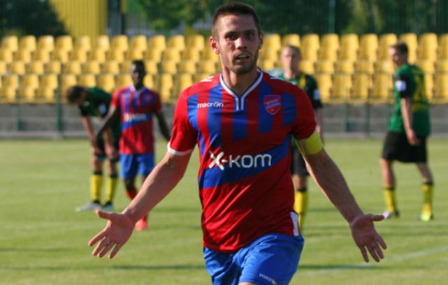 Raków Częstochowa wygrał w Tarnobrzegu 2-1 i zagra w barażach. Bohaterem gości był pochodzący z Podkarpacia Wojciech Reiman (fot. rksrakow.pl)