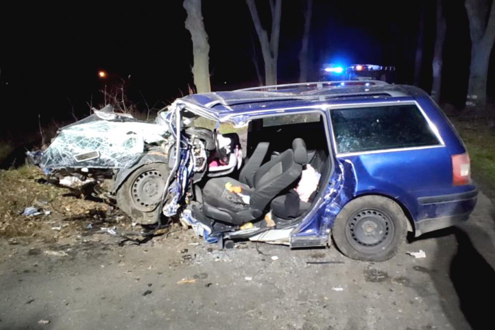 Samochód Karola Hodowanego po wypadku był kompletnie zniszczony. Były piłkarz odniósł poważne obrażenia (fot. zrzutka.pl)