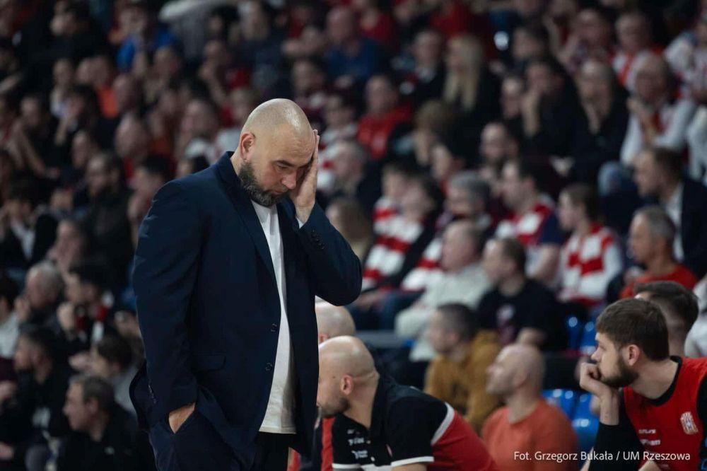 Na zdjęciu Wojciech Bychawski, trener Resovii (fot. UM Rzeszów/ Grzegorz Bukała)