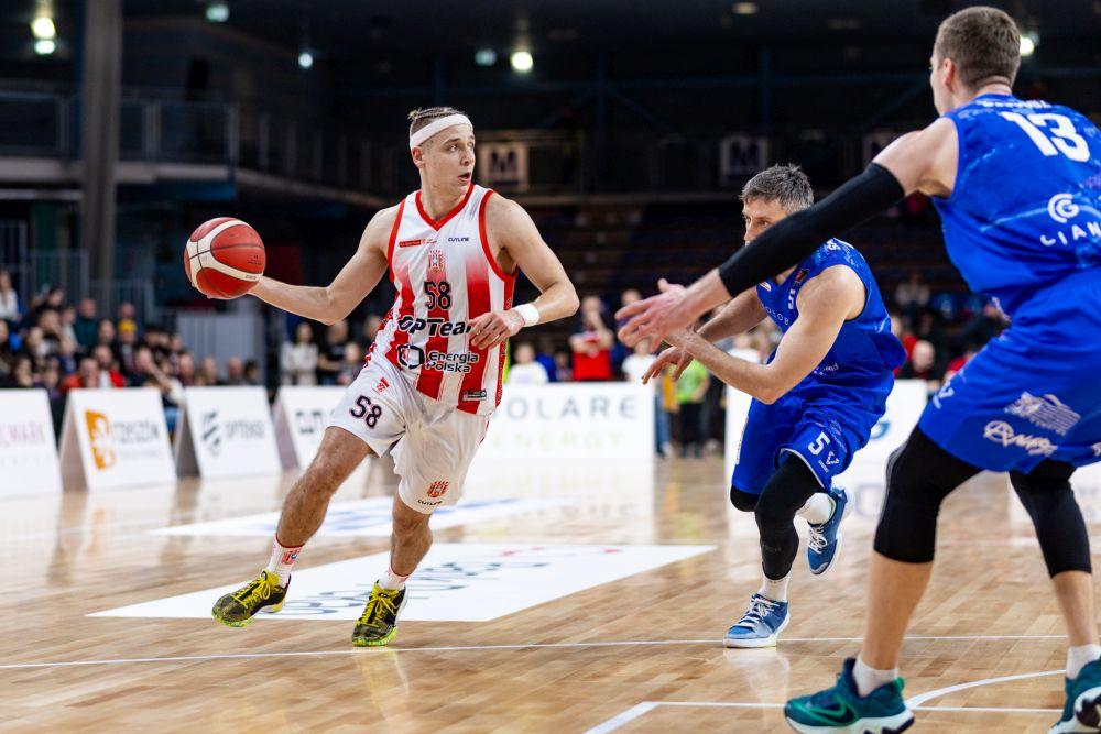 Na zdjęciu Maciej Koperski (w barwach Resovii) fot. Resovia Rzeszów Koszykówka