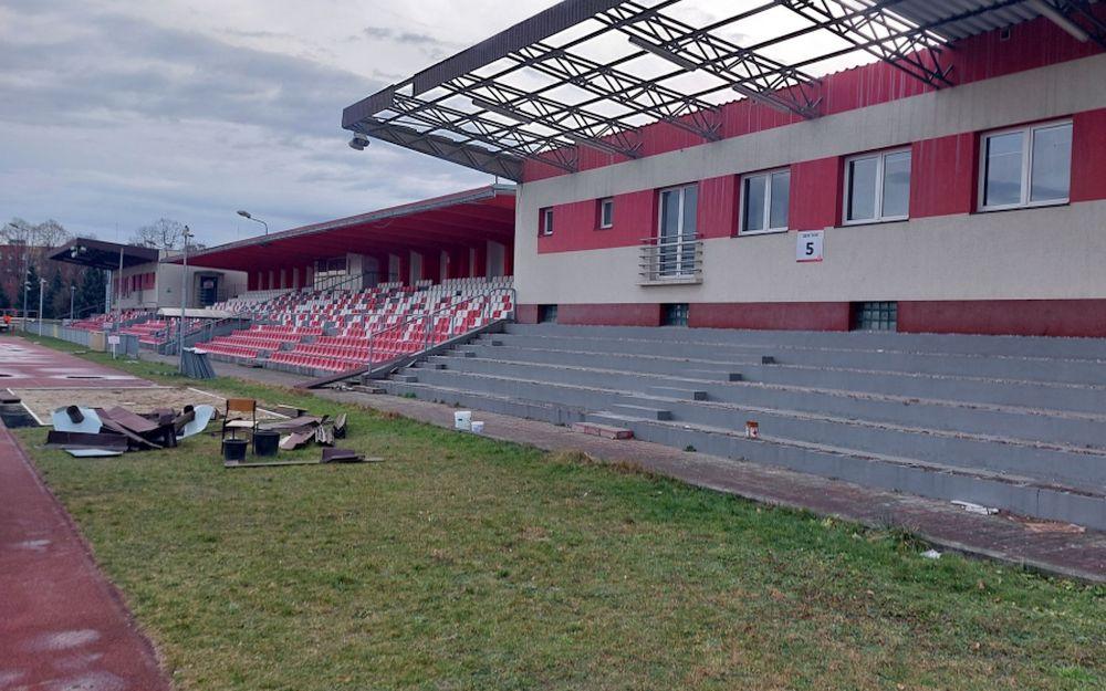 Rozpoczęły się pierwsze prace rozbiórkowe na stadionie Resovii (fot. Resovia)